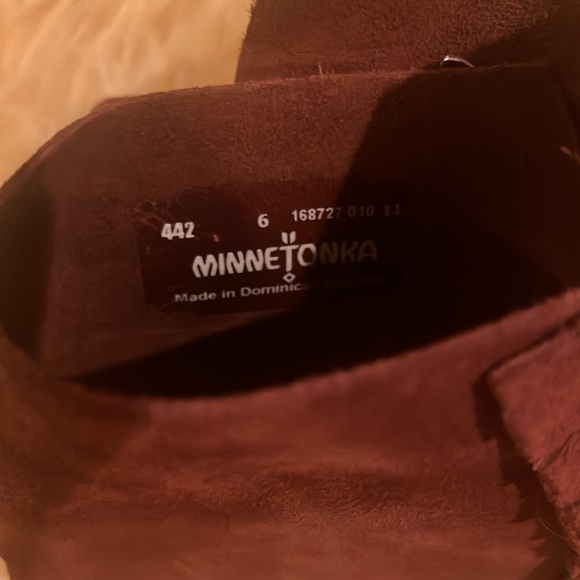 MINNETONKA brand new iconic 2 button boot suede bootie shoes - Picture 6 of 10